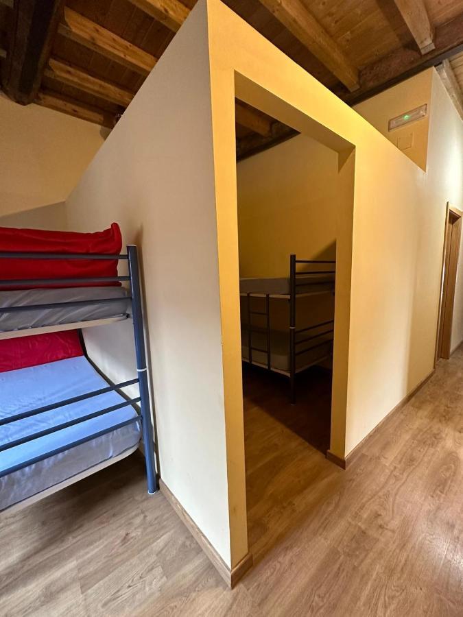 Albergue De Peregrinos Compostela Molinaseca Buitenkant foto