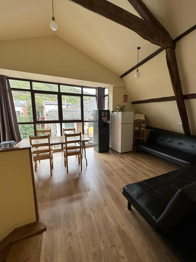 Albergue De Peregrinos Compostela Molinaseca Buitenkant foto